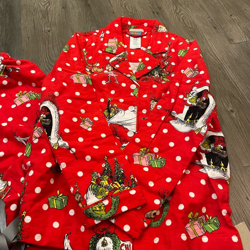 POTTERY BARN TEEN GRINCH PJS NEVER WORN - Picture 2 of 4